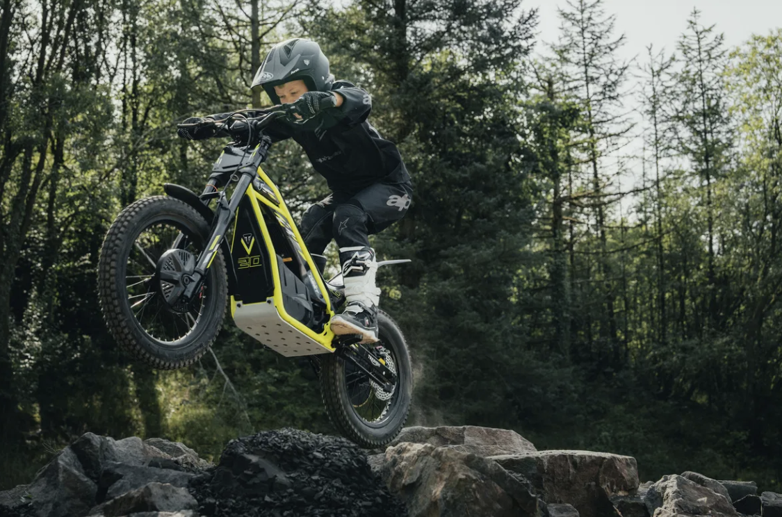 [3-Year-Olds in Cars]Afraid children will lose interest after just two days of play? The viral 'parent-child shared' off-road gadget at the Canton Fair: Let the whole family compete as future racers!